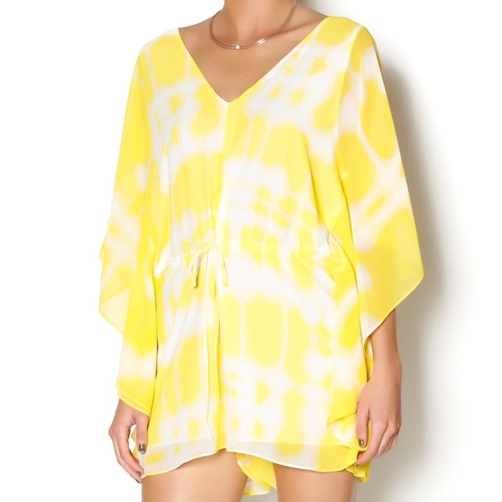 NWOT FLORAL BCBGeneration Yellow & white Romper. Sz M